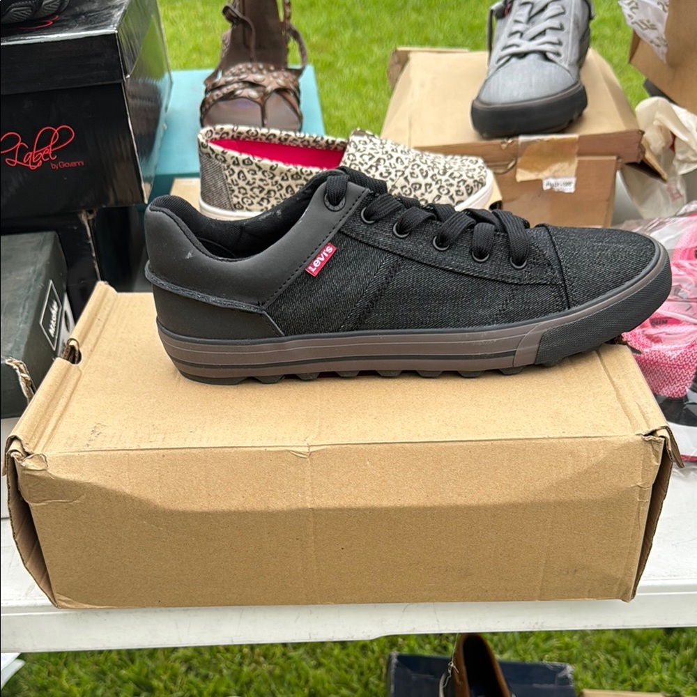 Enesco Black Sneakers Modern Mesh Design